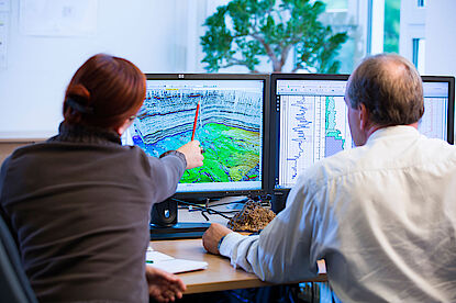 Procesamiento de datos geofísicos e interpretación geológica Procesamiento de datos geofísicos e interpretación geológica