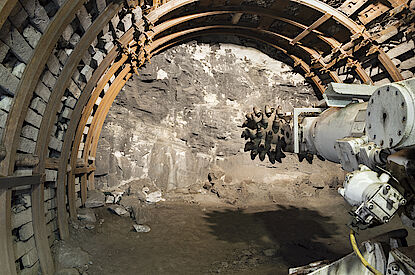 Desarrollo de un paso subterráneo Desarrollo de un paso subterráneo